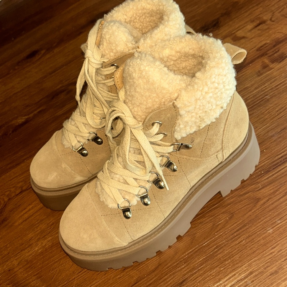 Steve Madden platform boots- never worn! Size 6